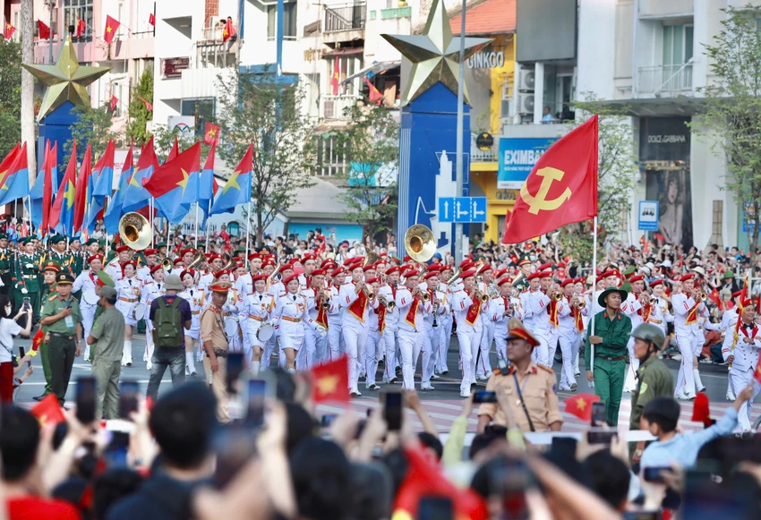 nguyet-nhi-quan-nhac.jpg