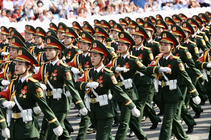 nu-si-quan-quan-y-hoang-giang.jpg