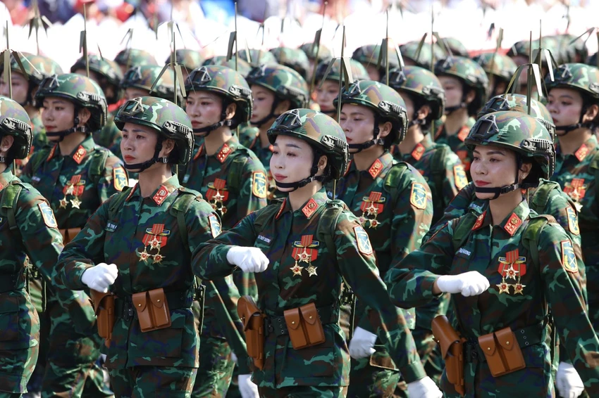 nu-si-quan-thong-tin-hoang-giang.jpg