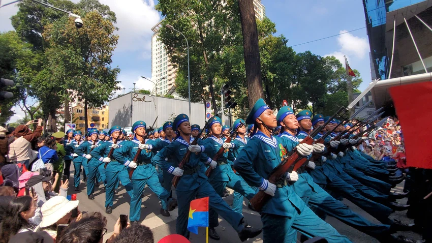 ok-di-chuyen-tong-duyet-nguyen-dinh-chieu-pasteur-nguyen-tan-7.jpg