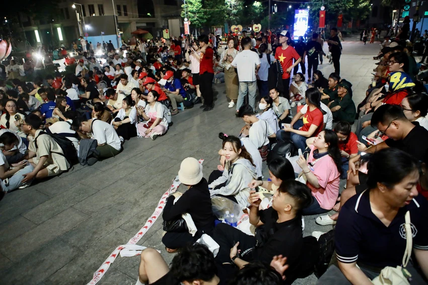 pho-di-bo-nguyen-hue-nguyet-nhi-4.jpg