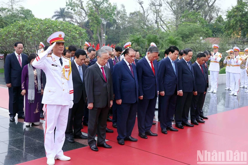 lanh-dao-dang-nha-nuoc-vao-lang-vieng-chu-tich-ho-chi-minh-1.jpg
