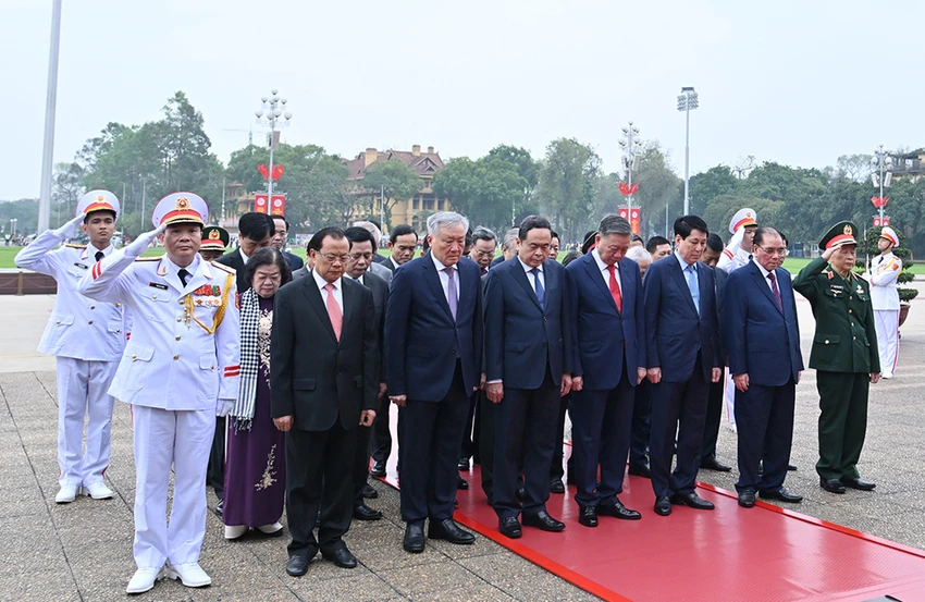 lanh-dao-dang-nha-nuoc-vao-lang-vieng-chu-tich-ho-chi-minh-4.jpg
