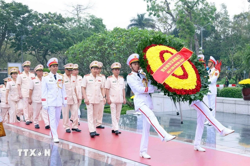 lanh-dao-dang-nha-nuoc-vao-lang-vieng-chu-tich-ho-chi-minh-5.jpg