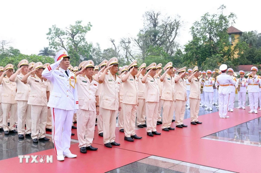 lanh-dao-dang-nha-nuoc-vao-lang-vieng-chu-tich-ho-chi-minh-6.jpg
