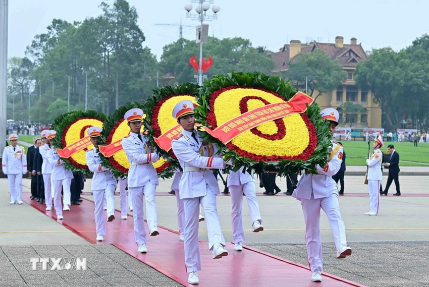 lanh-dao-dang-nha-nuoc-vieng-chu-tich-ho-chi-minh-1.jpg