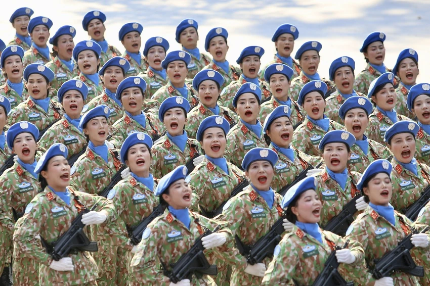 hg-khoi-nu-gin-hiu-hoa-binh.jpg