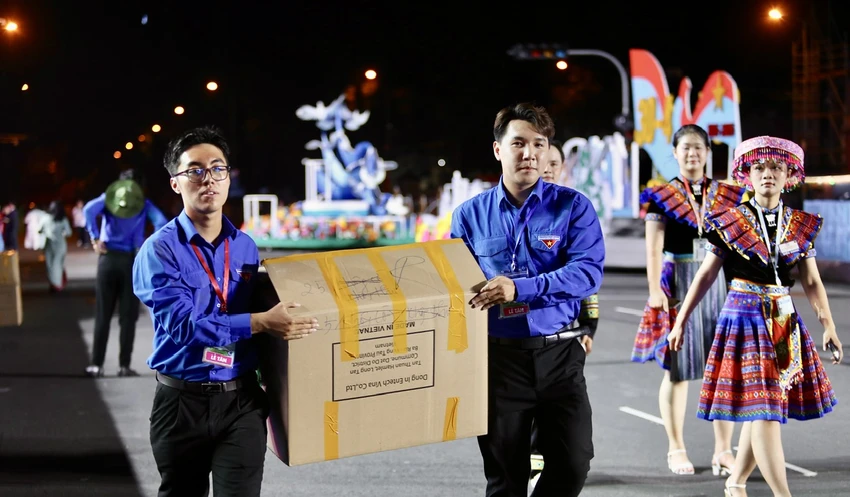hoang-giang-to-chuc-le.jpg