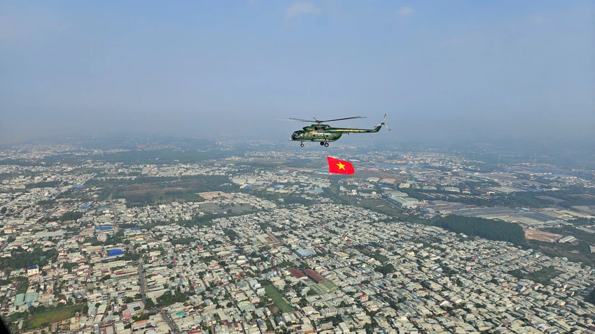 NGUYEN-VUNG-MIC.jpg
