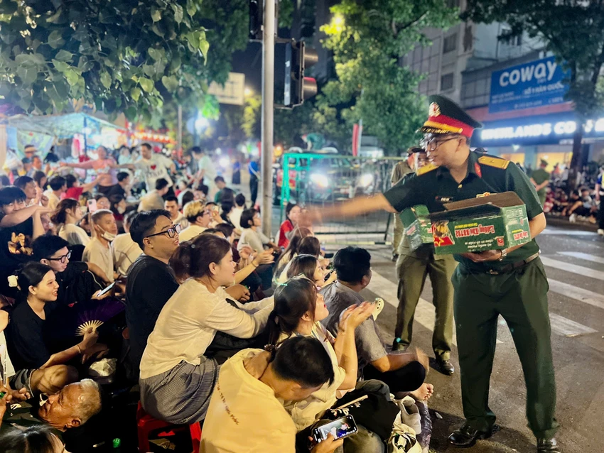 quan-doi-tiep-te-luong-kho-pham-hai-2.jpg