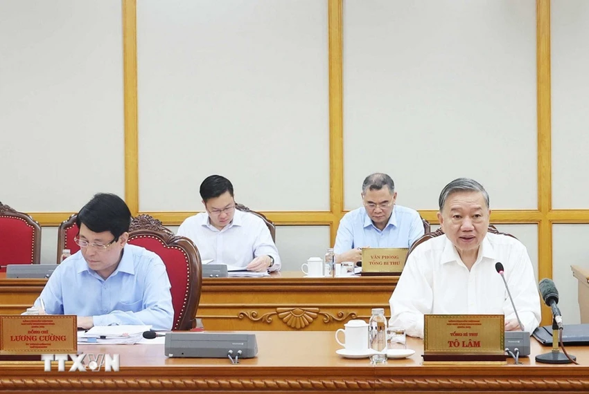 Thông báo chủ trương của Bộ Chính trị, Ban Bí thư về dự kiến nhân sự chủ chốt các địa phương
