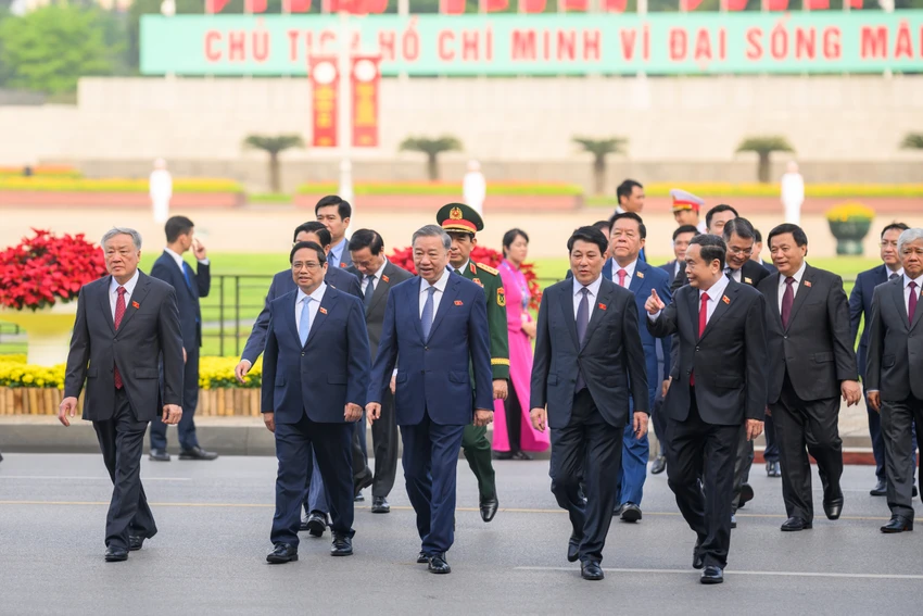 ky-hop-thu-9-ky-hop-lich-su-doan-dai-bieu-vieng-lang-chu-tich-ho-chi-minh-11.jpg