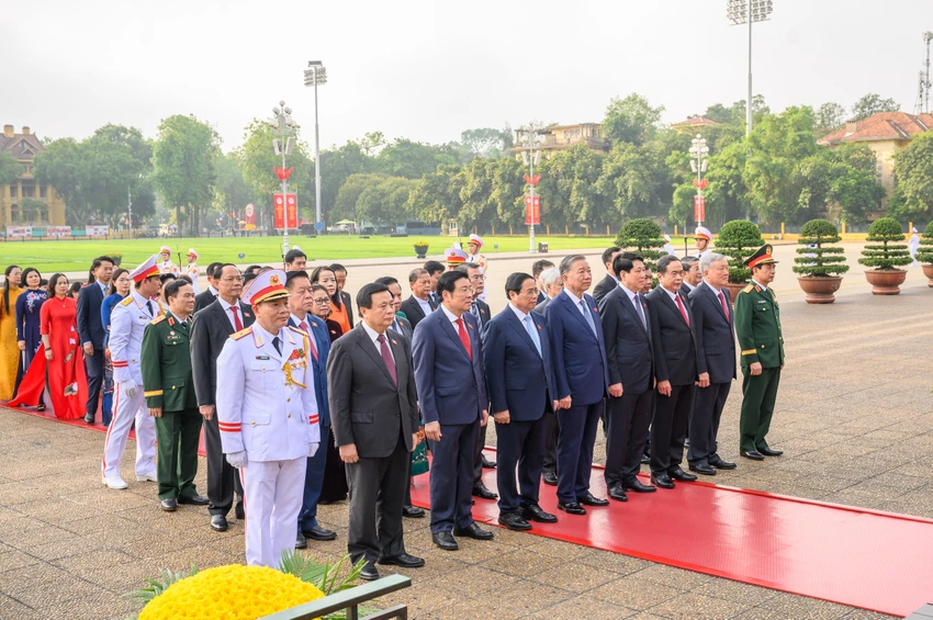 ky-hop-thu-9-ky-hop-lich-su-doan-dai-bieu-vieng-lang-chu-tich-ho-chi-minh-14.jpg
