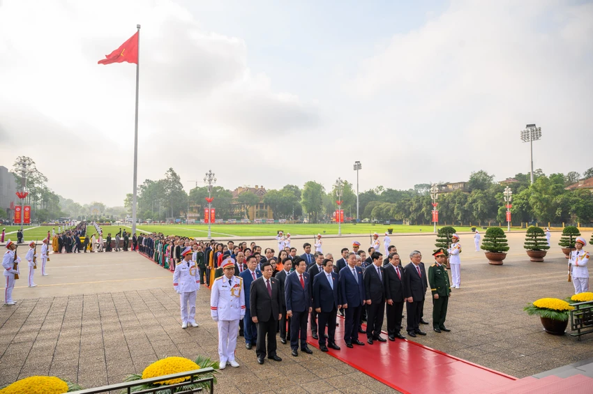 ky-hop-thu-9-ky-hop-lich-su-doan-dai-bieu-vieng-lang-chu-tich-ho-chi-minh-15.jpg