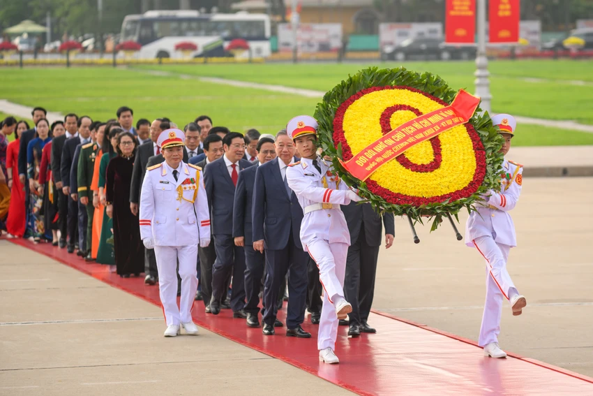 ky-hop-thu-9-ky-hop-lich-su-doan-dai-bieu-vieng-lang-chu-tich-ho-chi-minh-3.jpg