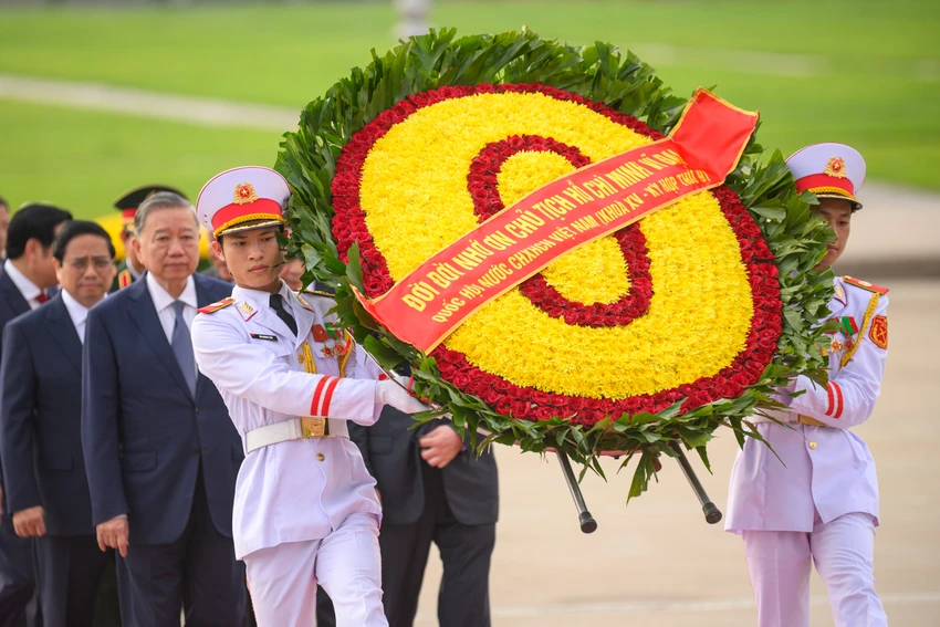 ky-hop-thu-9-ky-hop-lich-su-doan-dai-bieu-vieng-lang-chu-tich-ho-chi-minh-4.jpg