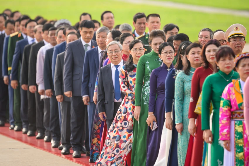 ky-hop-thu-9-ky-hop-lich-su-doan-dai-bieu-vieng-lang-chu-tich-ho-chi-minh-6.jpg