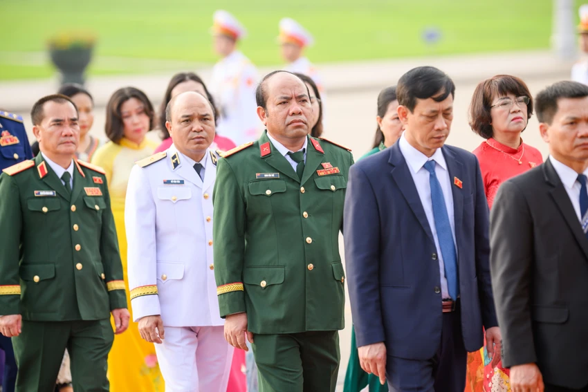 ky-hop-thu-9-ky-hop-lich-su-doan-dai-bieu-vieng-lang-chu-tich-ho-chi-minh-9.jpg