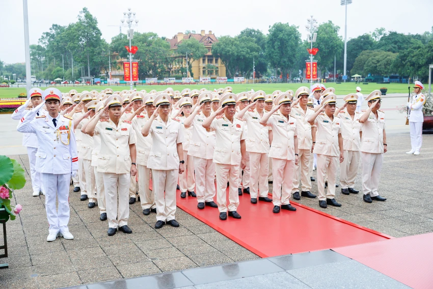 cac-lanh-dao-dang-nha-nuoc-vao-lang-vieng-chu-tich-ho-chi-minh-vgp-7.jpg