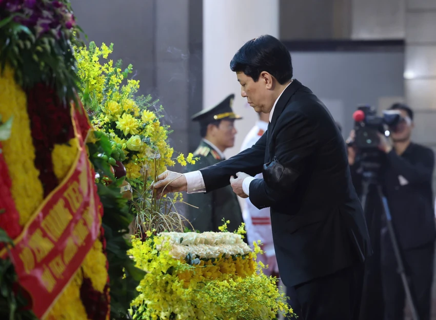 cac-doan-lanh-dao-thap-huong-vieng-1.jpg