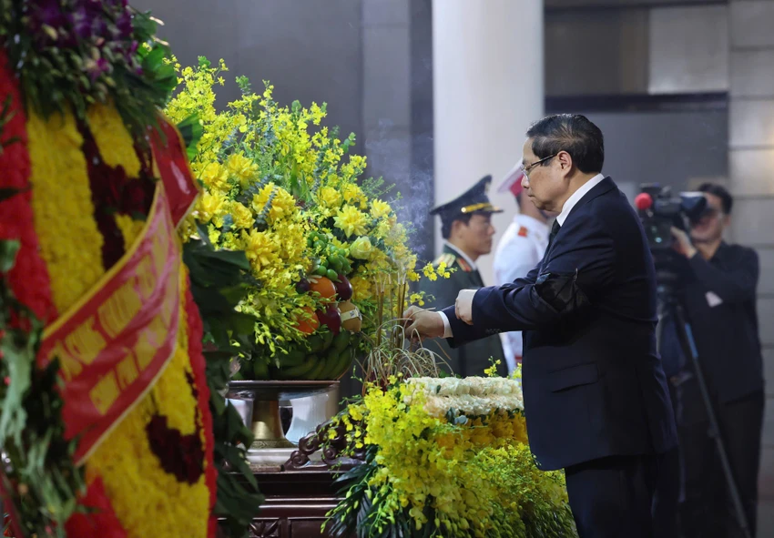cac-doan-lanh-dao-thap-huong-vieng-2.jpg