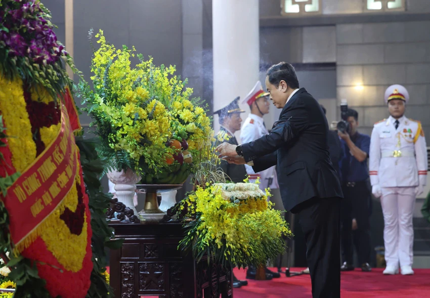 cac-doan-lanh-dao-thap-huong-vieng-3.jpg