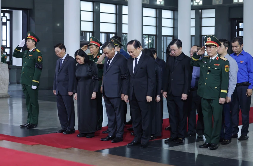 cac-doan-lanh-dao-thap-huong-vieng-5.jpg