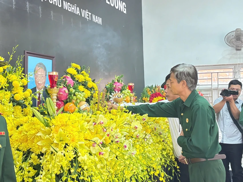 vieng-nguyen-chu-tich-nuoc-tran-duc-luong.jpg