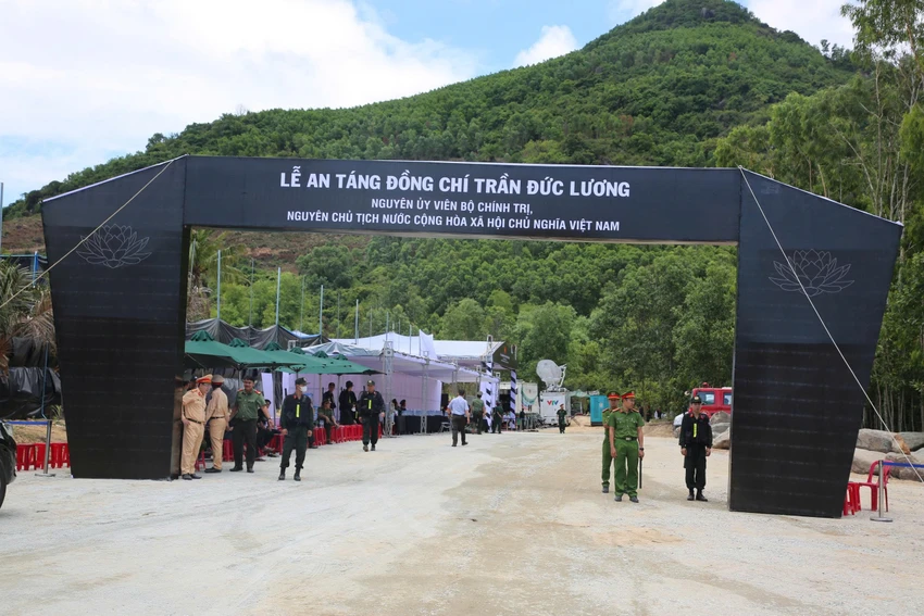 ben-trong-khu-vuc-tang-le-nguyen-chu-tich-nuoc-tran-duc-luong-1.jpg