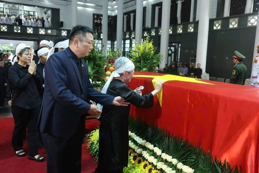 gia-quyen-nguyen-chu-tich-nuoc-tran-duc-luong.jpg
