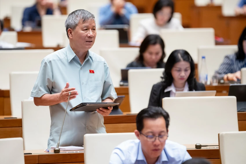 dai-bieu-dang-ky-tranh-luan-tai-hoi-truong-gio-bang-hay-dang-ky-qua-app-nguyen-anh-tri.jpg