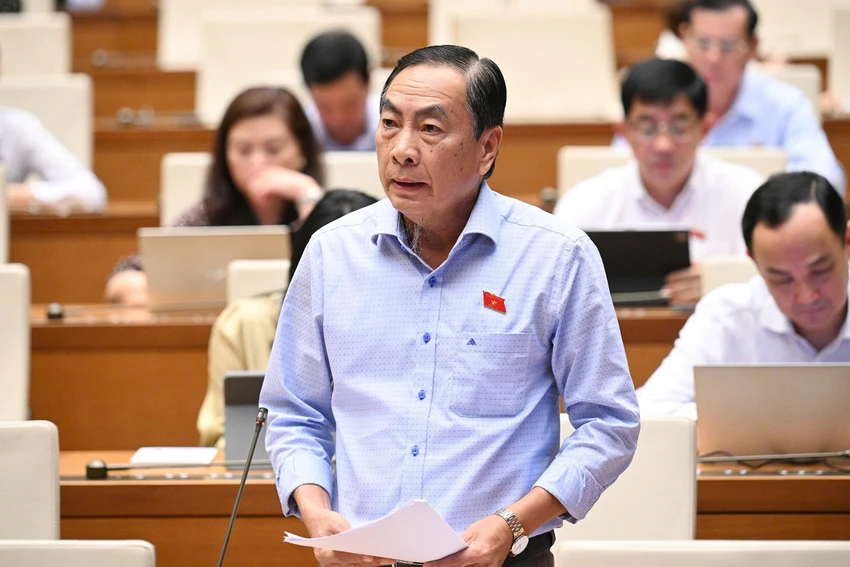 dai-bieu-dang-ky-tranh-luan-tai-hoi-truong-gio-bang-hay-dang-ky-qua-app-pham-van-hoa.jpg