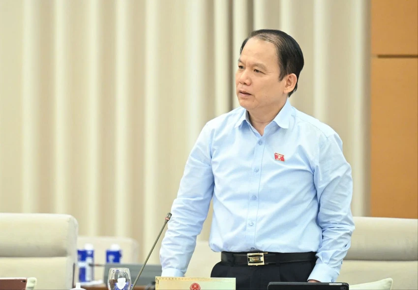 ong-hoang-thanh-tung-voi-thoi-tiet-nay-ma-khong-co-dieu-hoa-chac-khong-lam-viec-duoc.jpg