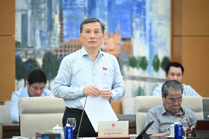 tao-mua-ve-de-may-thang-khong-hong-ruoi-cung-khong-dam-bau-trach-nhiem-o-dau-le-quang-huy.jpg