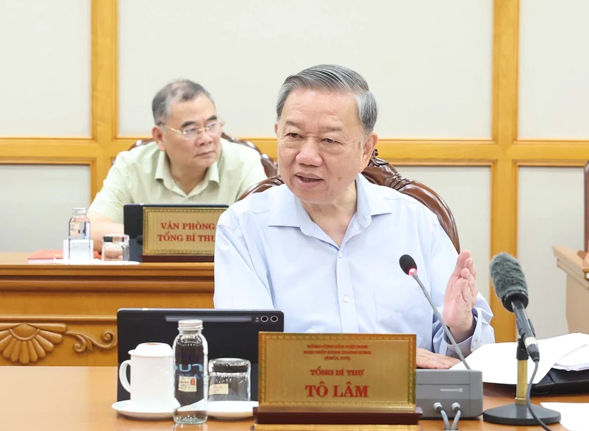 tong-bi-thu-to-lam-yeu-cau-giai-quyet-dut-diem-che-do-cho-can-bo-nghi-do-sap-xep-bo-may.jpg