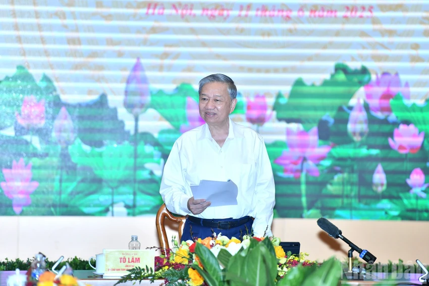 tong-bi-thu-to-lam-ket-hop-hai-hoa-bien-chung-cong-tac-tuyen-giao-va-dan-van.jpg