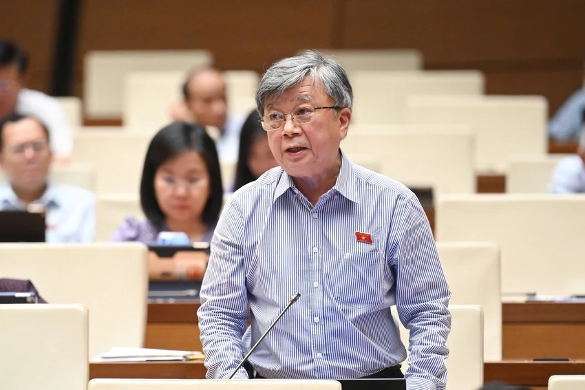 dai-bieu-truong-trong-nghia-trung-tam-tai-chinh-la-cuoc-choi-cua-nhung-nguoi-nhieu-tien.jpg