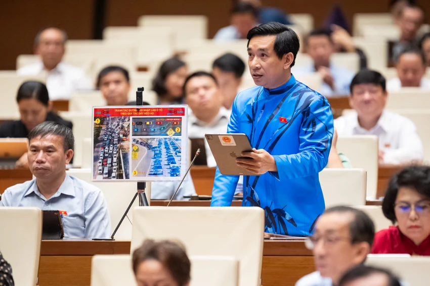'Nóng' nghị trường về xử lý tài sản công dôi dư, thuốc giả