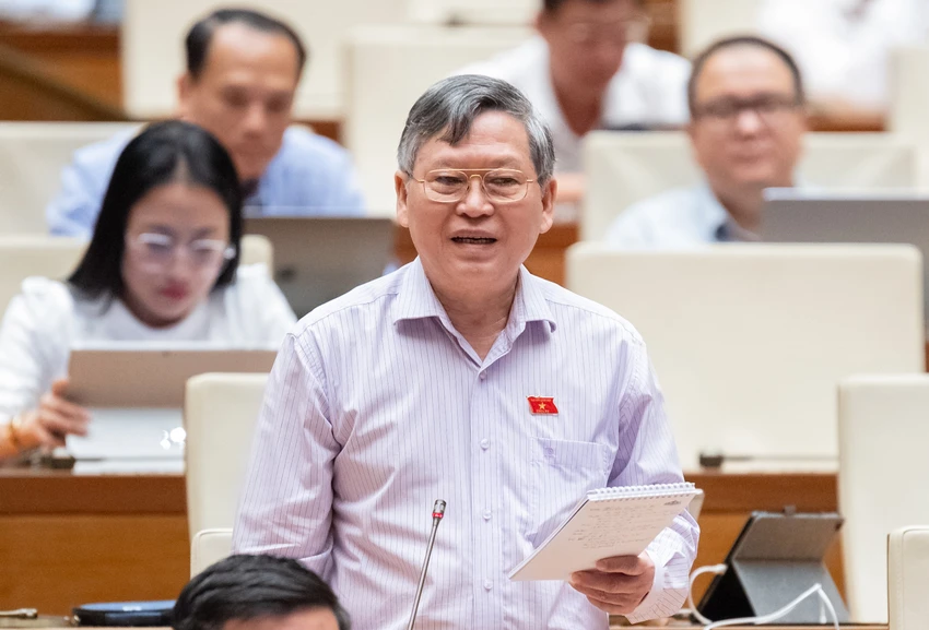 bo-truong-gd-dt-noi-ve-nguyen-nhan-lam-giam-di-hinh-anh-ton-nghiem-cua-nguoi-thay-to-van-tam.jpg