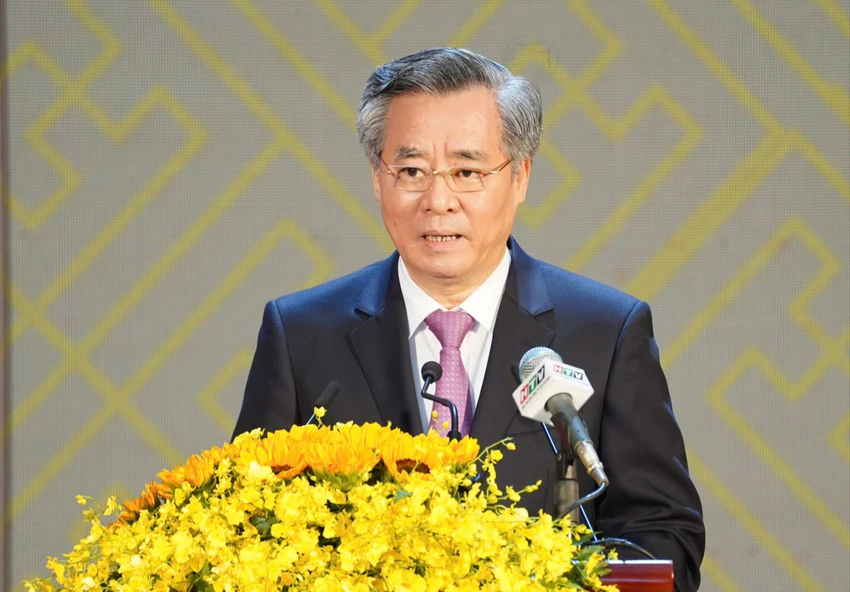 bo-chinh-tri-chi-dinh-ban-chap-hanh-ban-thuong-vu-bi-thu-pho-bi-thu-thanh-uy-tp-hcm-nhiem-ky-2020-2025-nguyen-quang-duong.jpg