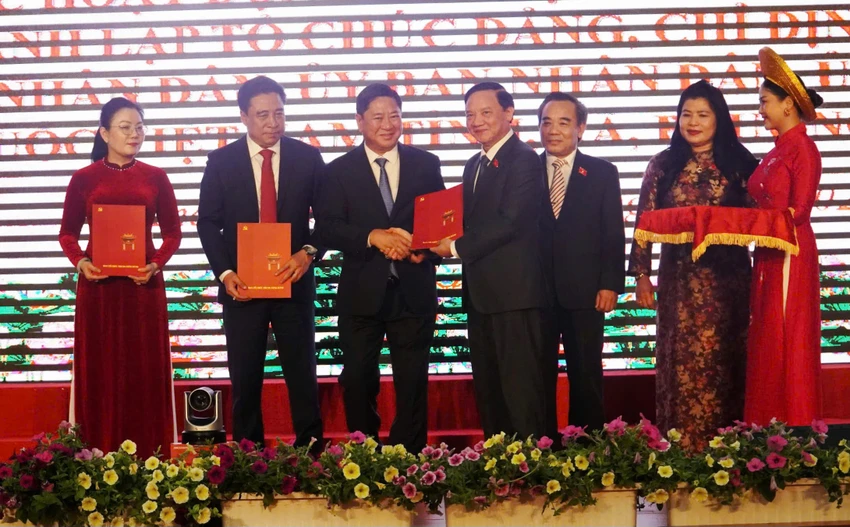 nguyen-khac-dinh-khanh-hoa.jpg