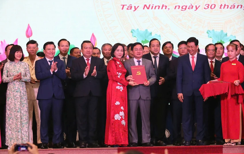 nhan-su-tay-ninh-1.jpg