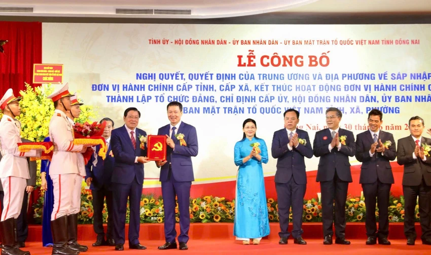 trao-quyet-dinh-buoi-le.jpg