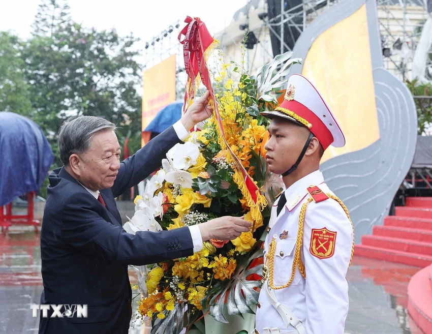 tong-bi-thu-to-lam-du-phat-bieu-tai-le-ky-niem-110-nam-ngay-sinh-tong-bi-thu-nguyen-van-linh-1.jpg