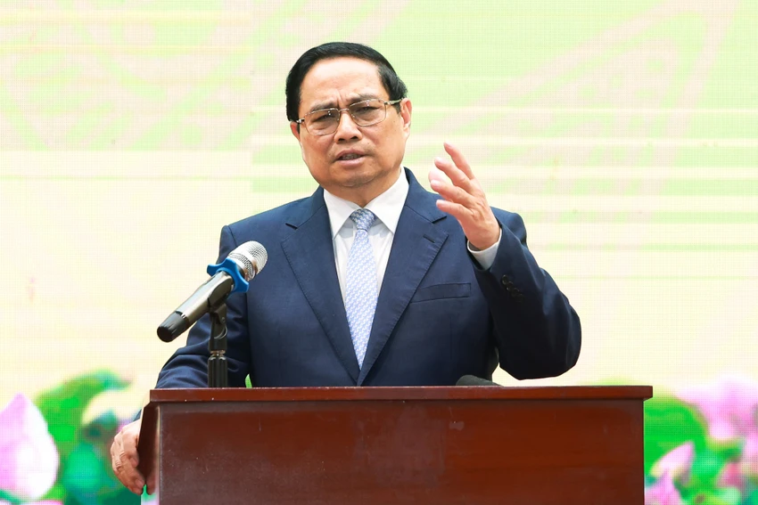 thu-tuong-pham-minh-chinh-trao-quyet-dinh-giao-quyen-bo-truong-bo-nong-nghiep-va-moi-truong-cho-ong-tran-duc-thang-1.jpg