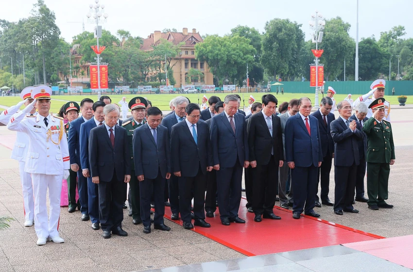 lanh-dao-dang-nha-nuoc-tuong-niem-cac-anh-hung-liet-si-vao-lang-vieng-chu-tich-ho-chi-minh-2.jpg