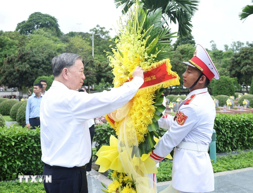 tong-bi-thu-to-lam-dang-huong-tuong-niem-cac-anh-hung-liet-sy-tai-dien-bien-2.jpg