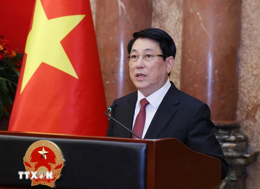trao-quyet-dinh-thang-ham-thuong-tuong-cho-4-sy-quan-cap-cao-quan-doi-va-cong-an-to-an-xo-1.jpg