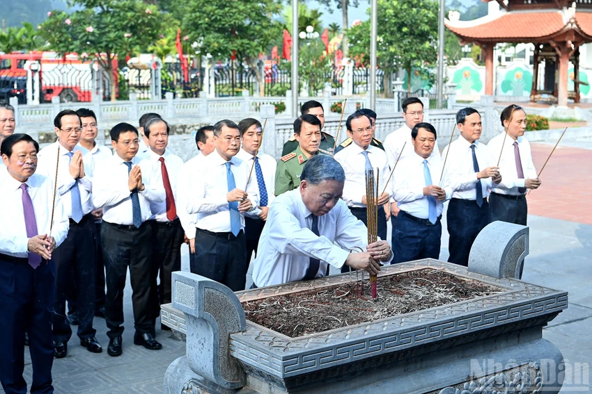 tong-bi-thu-to-lam-dang-huong-tai-khu-tuong-niem-cac-tien-boi-cach-mang-tai-tuyen-quang-1.jpg