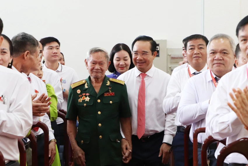 Chủ tịch UBND TP.HCM Nguyễn Văn Được dự đại hội phường đông dân nhất thành phố